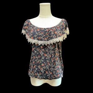 Navy/Red/White Floral Print Top w/ Ruffle Neckline & Lace Trim